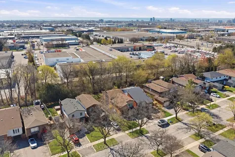 1238 Consort Crescent Burlington ON L7M 1J7