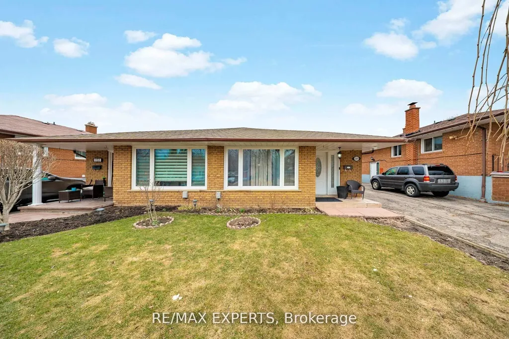 1149 Shadeland Drive Mississauga ON L5C 1P2