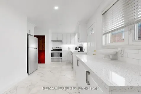 1149 Shadeland Drive Mississauga ON L5C 1P2
