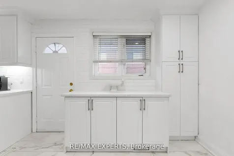 1149 Shadeland Drive Mississauga ON L5C 1P2