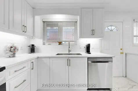 1149 Shadeland Drive Mississauga ON L5C 1P2
