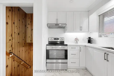 1149 Shadeland Drive Mississauga ON L5C 1P2