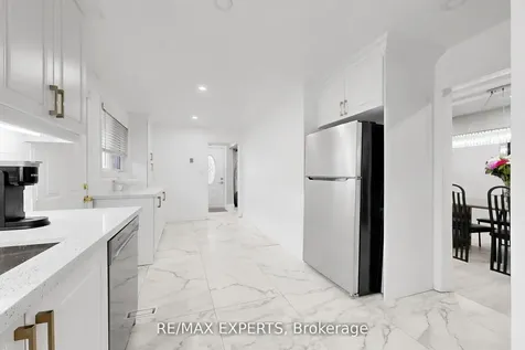 1149 Shadeland Drive Mississauga ON L5C 1P2