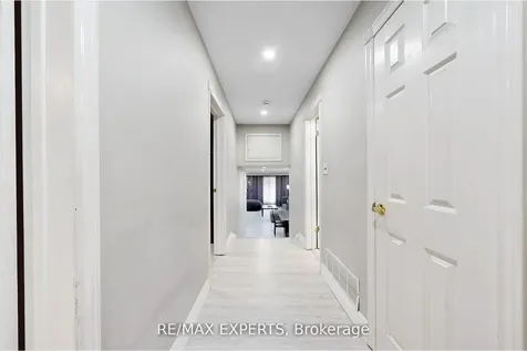 1149 Shadeland Drive Mississauga ON L5C 1P2