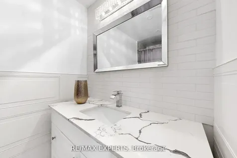 1149 Shadeland Drive Mississauga ON L5C 1P2