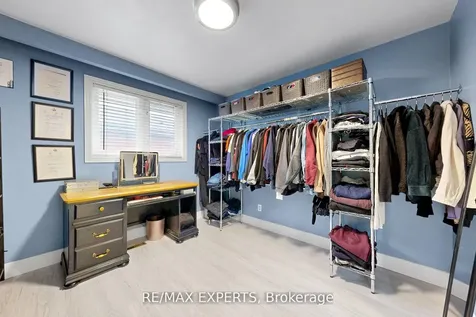 1149 Shadeland Drive Mississauga ON L5C 1P2