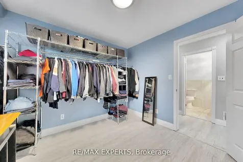 1149 Shadeland Drive Mississauga ON L5C 1P2