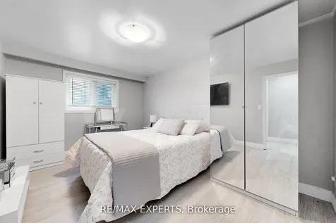 1149 Shadeland Drive Mississauga ON L5C 1P2