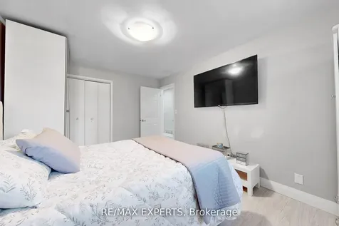1149 Shadeland Drive Mississauga ON L5C 1P2