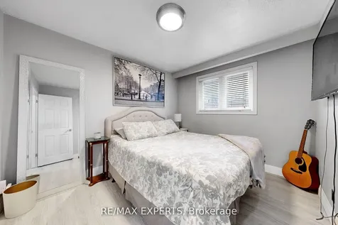 1149 Shadeland Drive Mississauga ON L5C 1P2
