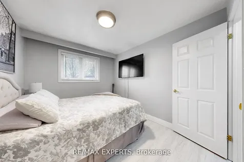1149 Shadeland Drive Mississauga ON L5C 1P2