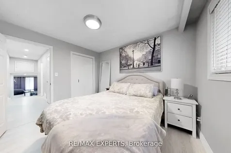1149 Shadeland Drive Mississauga ON L5C 1P2