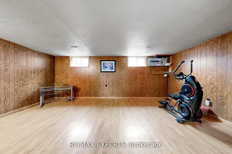 1149 Shadeland Drive Mississauga ON L5C 1P2