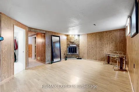 1149 Shadeland Drive Mississauga ON L5C 1P2
