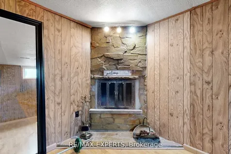 1149 Shadeland Drive Mississauga ON L5C 1P2