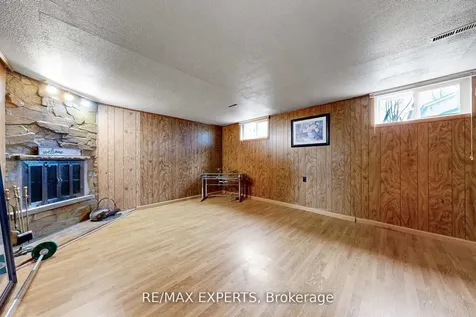 1149 Shadeland Drive Mississauga ON L5C 1P2