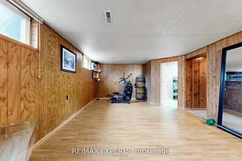 1149 Shadeland Drive Mississauga ON L5C 1P2