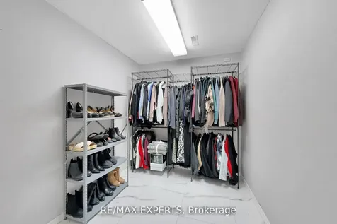 1149 Shadeland Drive Mississauga ON L5C 1P2