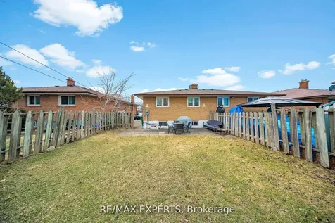 1149 Shadeland Drive Mississauga ON L5C 1P2