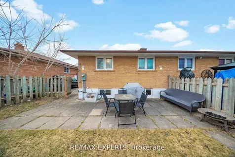 1149 Shadeland Drive Mississauga ON L5C 1P2