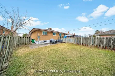1149 Shadeland Drive Mississauga ON L5C 1P2