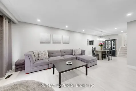 1149 Shadeland Drive Mississauga ON L5C 1P2