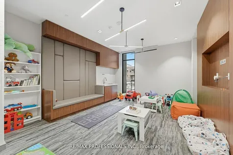 25 Neighbourhood Lane Toronto ON M9Y 0C4