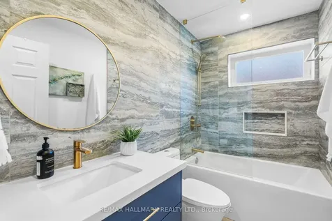 136 Lothian Avenue Toronto ON M8Z 4L4