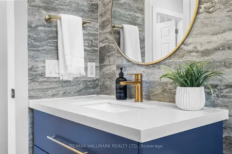 136 Lothian Avenue Toronto ON M8Z 4L4