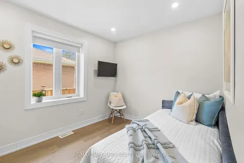 136 Lothian Avenue Toronto ON M8Z 4L4