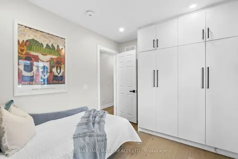 136 Lothian Avenue Toronto ON M8Z 4L4