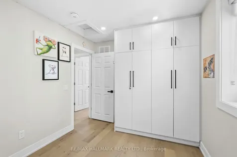 136 Lothian Avenue Toronto ON M8Z 4L4