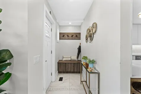 136 Lothian Avenue Toronto ON M8Z 4L4
