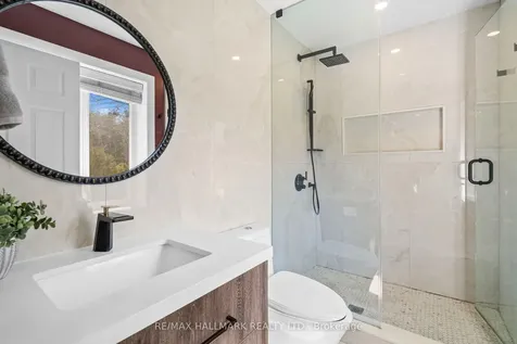 136 Lothian Avenue Toronto ON M8Z 4L4