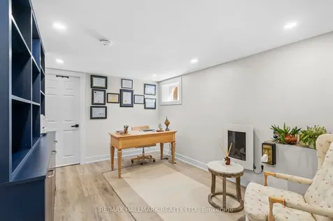 136 Lothian Avenue Toronto ON M8Z 4L4