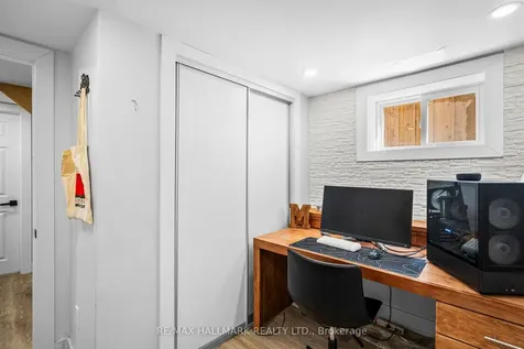 136 Lothian Avenue Toronto ON M8Z 4L4