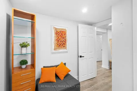 136 Lothian Avenue Toronto ON M8Z 4L4