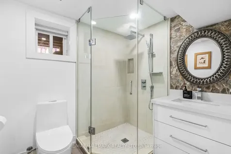 136 Lothian Avenue Toronto ON M8Z 4L4
