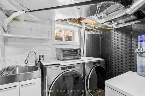 136 Lothian Avenue Toronto ON M8Z 4L4