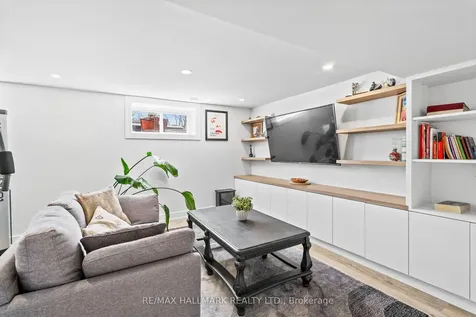 136 Lothian Avenue Toronto ON M8Z 4L4