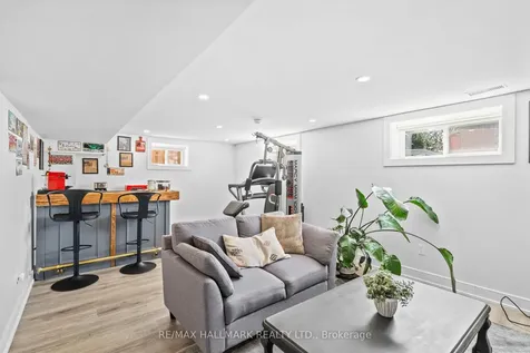 136 Lothian Avenue Toronto ON M8Z 4L4