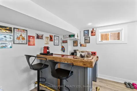 136 Lothian Avenue Toronto ON M8Z 4L4