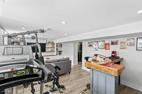 136 Lothian Avenue Toronto ON M8Z 4L4