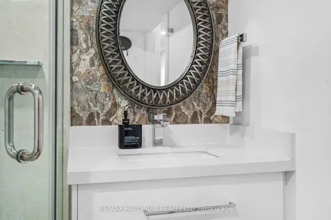 136 Lothian Avenue Toronto ON M8Z 4L4