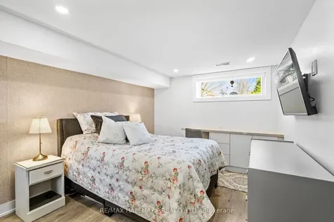 136 Lothian Avenue Toronto ON M8Z 4L4