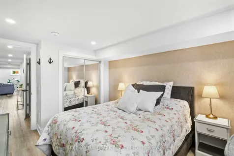 136 Lothian Avenue Toronto ON M8Z 4L4