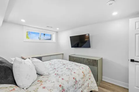 136 Lothian Avenue Toronto ON M8Z 4L4