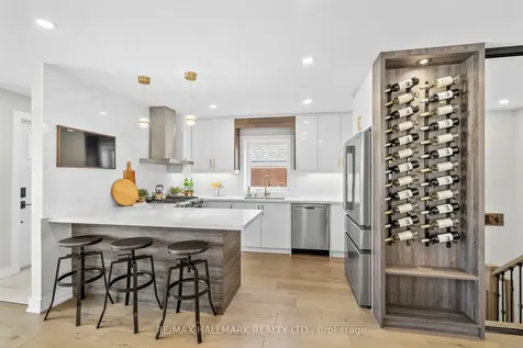 136 Lothian Avenue Toronto ON M8Z 4L4