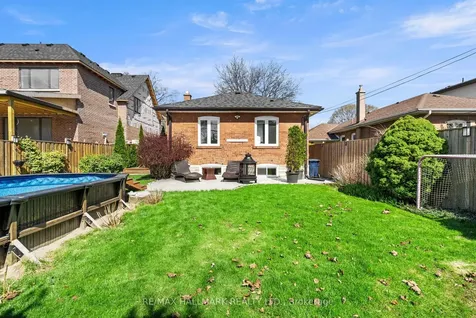 136 Lothian Avenue Toronto ON M8Z 4L4