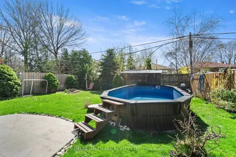 136 Lothian Avenue Toronto ON M8Z 4L4
